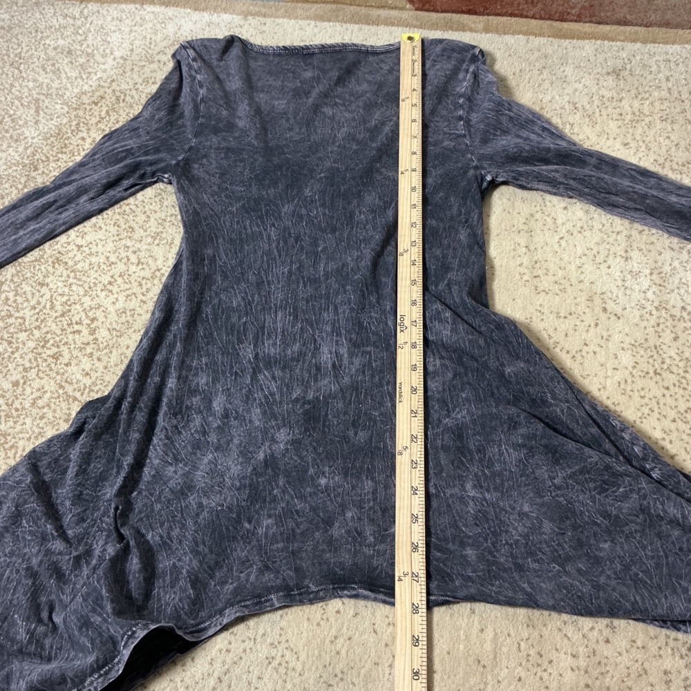 Romeo & Juliet Couture Lagenlook Witchy Womens Acid Wash Long Sharkbite Top S - Picture 4 of 7